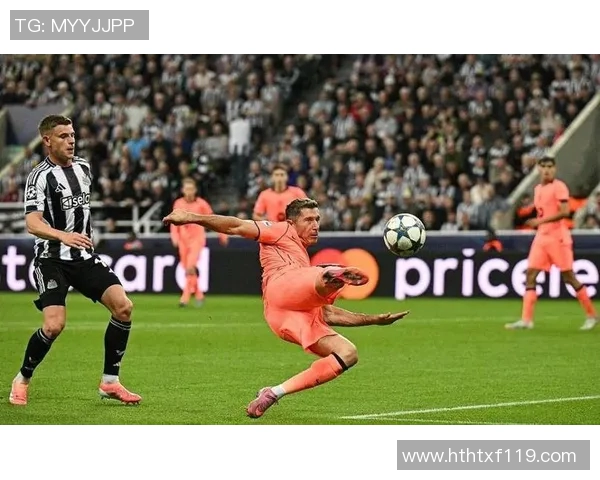 莱万再创辉煌带领球队冲击冠军梦想展现无与伦比的足球天赋与领导力 莱万再创辉煌带领球队冲击冠军梦想展现无与伦比的足球天赋与领导力